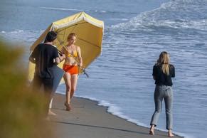 Amber Valletta Poses In A Bikini With A Big Umbrella In The Shores On