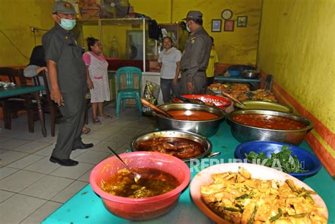 Satpol PP Sukabumi Pantau Rumah Makan Republika Online