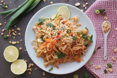 Pad Thai mit Hähnchen und Tofu
