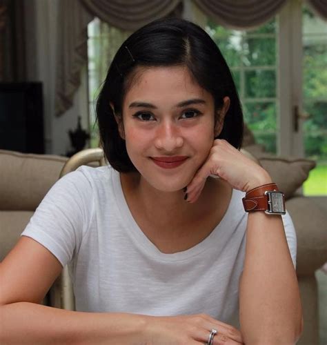 10 Gaya Short Hair Ala Dian Sastro Menawan Maksimal