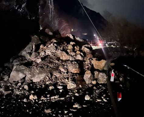 Grossa Frana Sulla Statale A Ledro Strada Chiusa La Busa