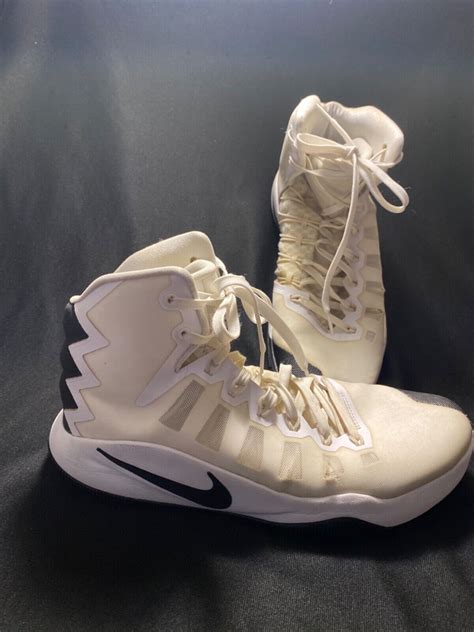 Nike Hyperdunk Basketball Court Shoes Sneaker Size Gem