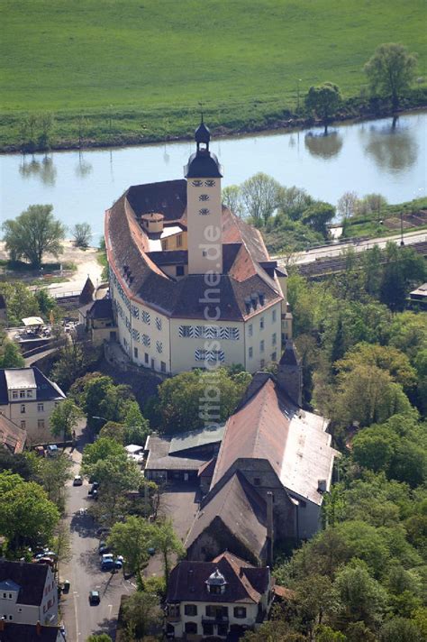 GUNDELSHEIM aus der Vogelperspektive Das Schloß Horneck in Gundeksheim