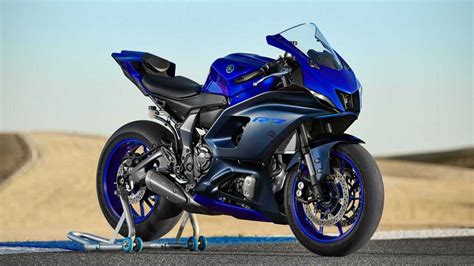 Yamaha R6 nın yerini alan R7 nihayet tanıtıldı