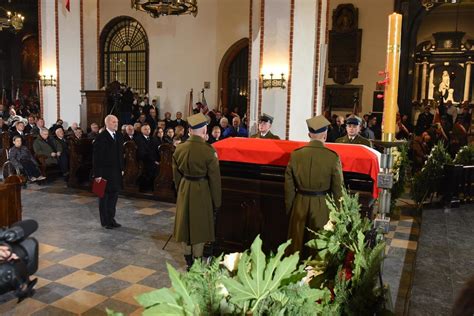 Pogrzeb Jana Olszewskiego ZDJĘCIA WIDEO Były premier został