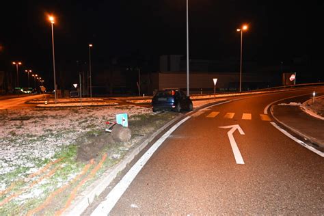 Oberb Ren Lenkerin Baut Fahrunf Hig Unfall Und Will Weiterfahren