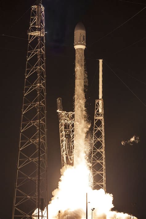 Rocket launch,night,countdown,spacex,lift-off - free image from needpix.com