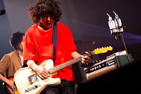 谷口鮪（vo G）（撮影：ハタサトシ） Kana Boon、無観客配信ライブで全国に届けた素直な思い「俺たちのライブを取り戻そう