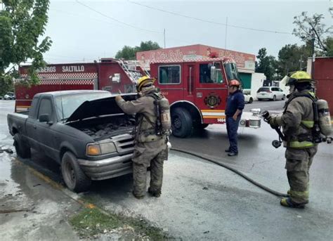 Cortocircuito Provoca Incendio De Camioneta En Colonia Fundadores De