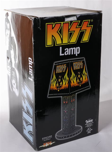 Kiss Table Lamp