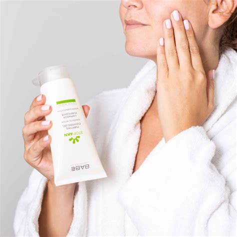 Gel Rửa Mặt Cho Da Dầu Mụn Laboratorios BABE Stop AKN Purifying Cleans Lam Thảo Cosmetics