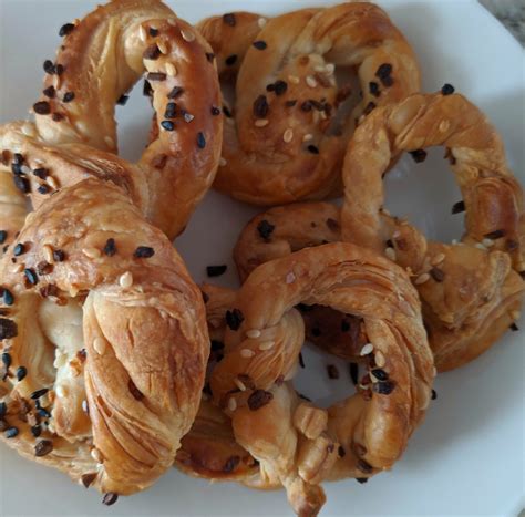 Seasoned Pretzel Twists | ThriftyFun