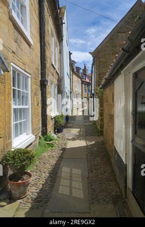 Alleyway Robin Hoods Bay Stock Photo Alamy