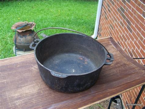 Cast iron Wagner dutch oven ANTIQUE - Antiques