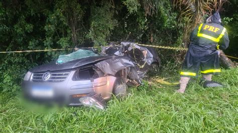 Carro Bate Contra Rvore E Acidente Deixa Dois Mortos E Um Ferido Na Br