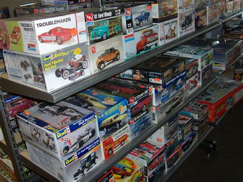 * VINTAGE PLASTIC MODELS - Express Hobbies Inc.