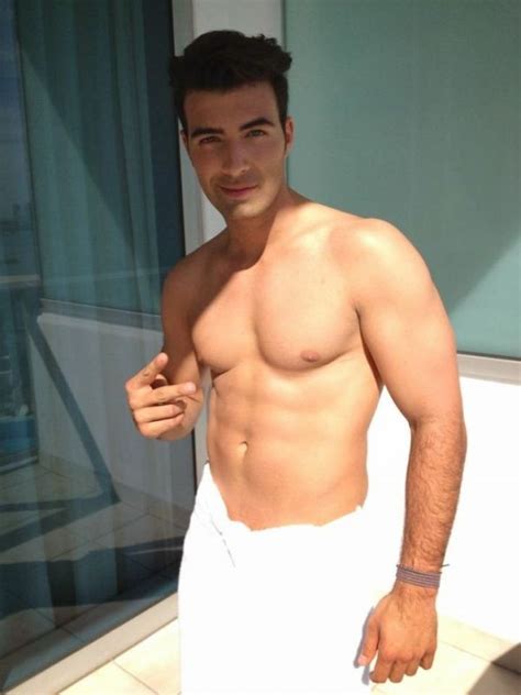 Jencarlos Canela Desnudo Cumception