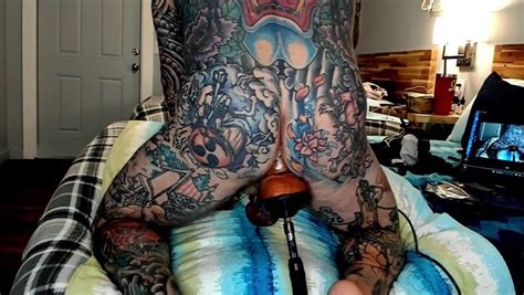 Inked Daddy Bear Getting Fucked By Fuck MAchine ThisVid