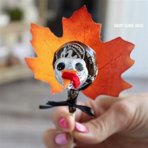 Tootsie Pop Turkey | Fun Family Crafts