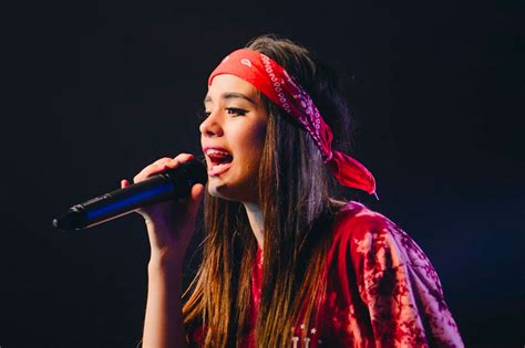 How to sing better: 5 singing tips for beginners | Yousician 