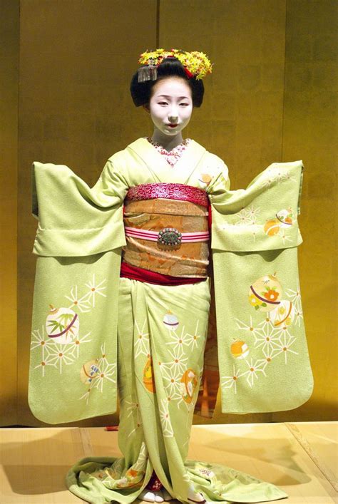 Japanese Maiko Kimono Furisode Kyoto Japan | 舞妓