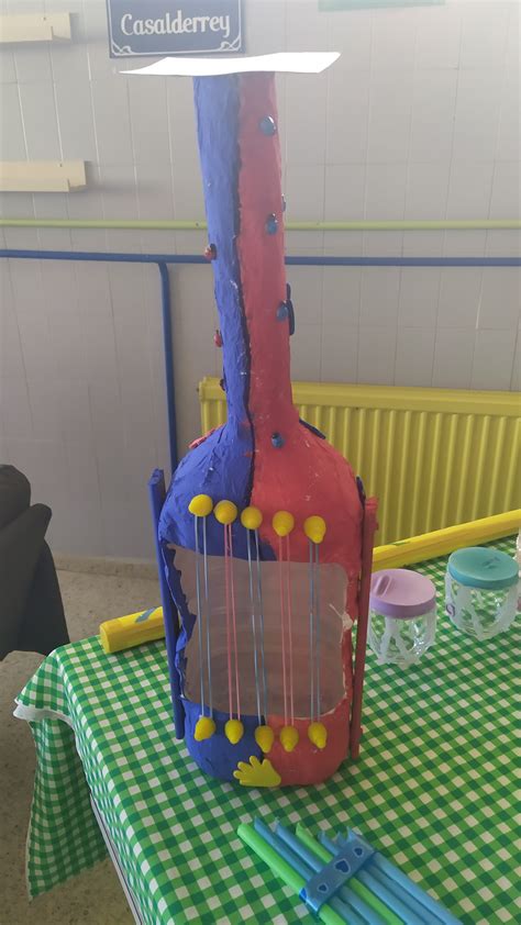 O MOUCHO: Instrumentos musicais con material de refugallo