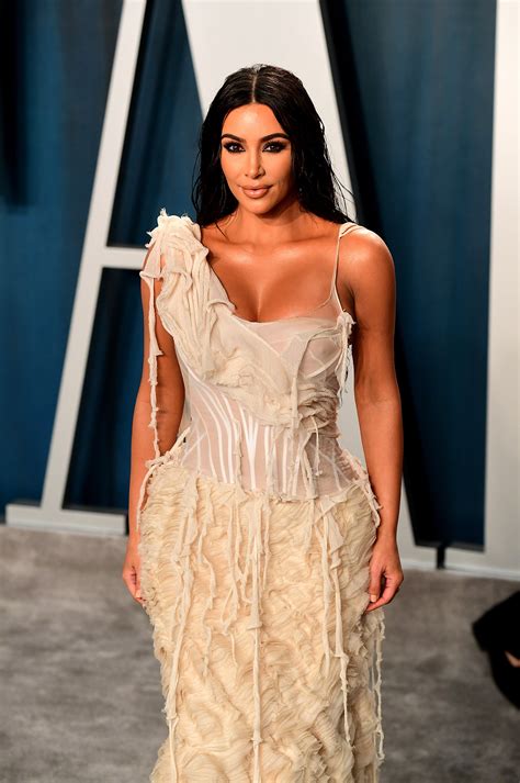 Kim Kardashian La Historia Detr S De Su Vestido Navide O De