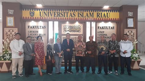 Tandatangani Nota Kesepahaman UWM Dan UIR Implementasikan Kerjasama