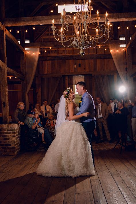 Pin By Mandi Williamson On Williamson Wedding 2016 Barn Wedding