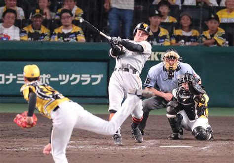 ＜神・巨＞5回1死、右越えに勝ち越し本塁打を放つ梶谷（撮影・成瀬 徹） ― スポニチ Sponichi Annex 野球