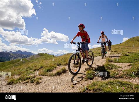 mountain scenery mountain sceneries season seasons summer mountains
