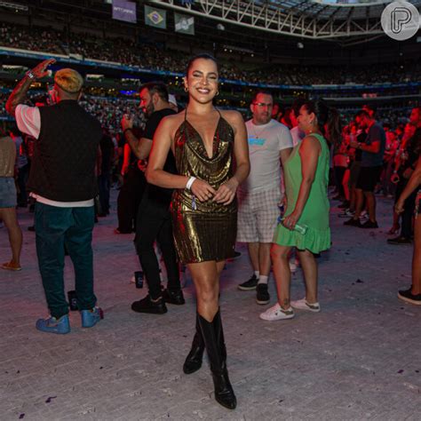 Foto Ex BBB Emilly Araújo conferiu festival sertanejo em São Paulo