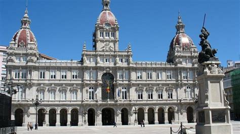 Vecinos de A Coruña se concentran este viernes en María Pita contra el