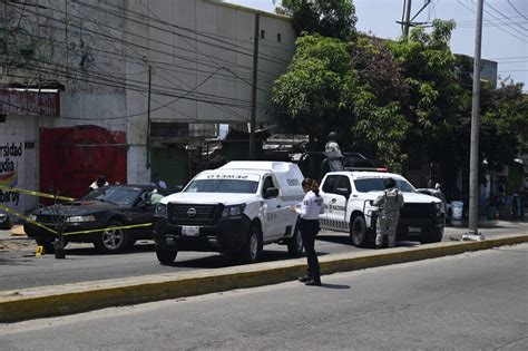 Dejan Cuerpo Encajuelado En La Avenida Constituyentes De Acapulco