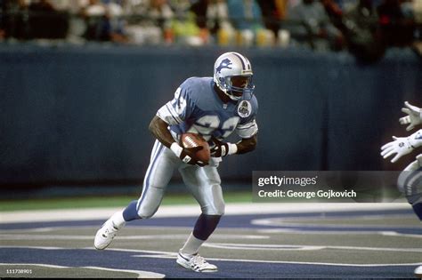 Wide receiver/kick returner Mel Gray of the Detroit Lions runs with ...