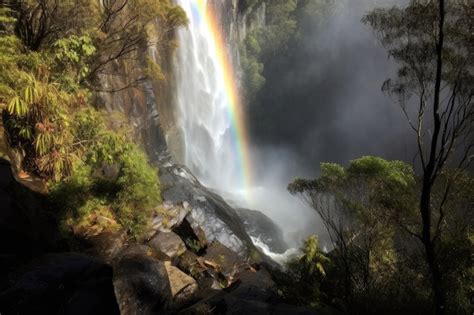 Arco iris que solo es visible como una tenue niebla efímera sobre la