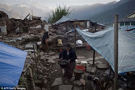 Sex Trade Human Traffickers Swarm Nepal Targeting Women And Girls Left Homeless Daily Mail Online