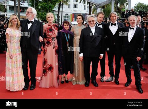 Jury Members Vanessa Paradis Donald Sutherland Kirsten Dunst