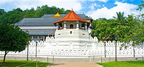 Temple of the Sacred Tooth Relic | Kandy Tourist Places