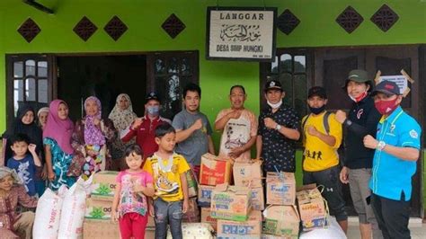 Banjir Di Kalsel Dprd Batola Salurkan Logistik Bantuan Warga Terdampak