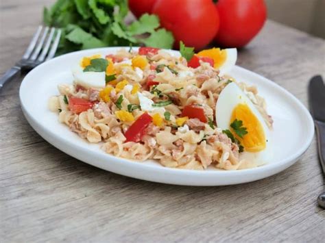 Salade de pâtes thon œufs et tomates Aux Fourneaux