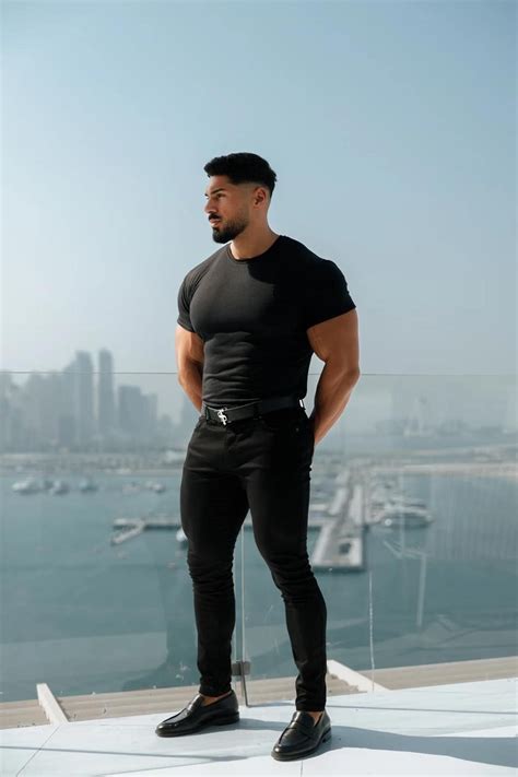 Pin By Selda Dalarslan On Mens Fashion In Black Men Fashion