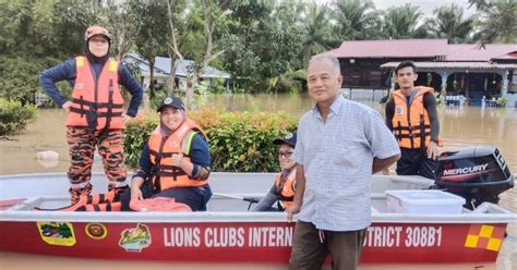 3 Hari Kelaparan Terperangkap Dalam Banjir Berita Harian