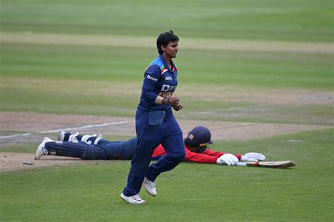 Deepti Sharma celebrates another late England wicket | ESPNcricinfo.com