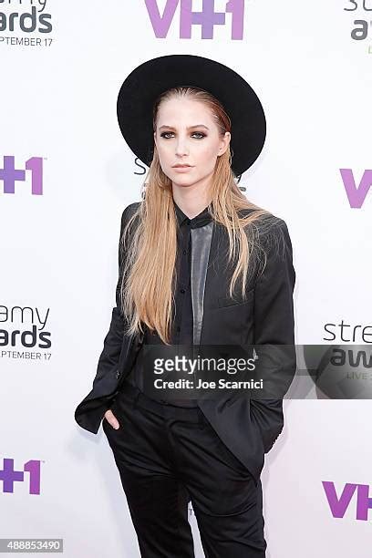 Hot Sexy Stevie Wynne Levine Bikini Pics