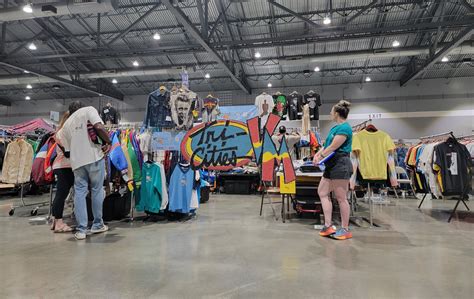 TCVM Tri-Cities Vintage Market – The Fuzzy Felt
