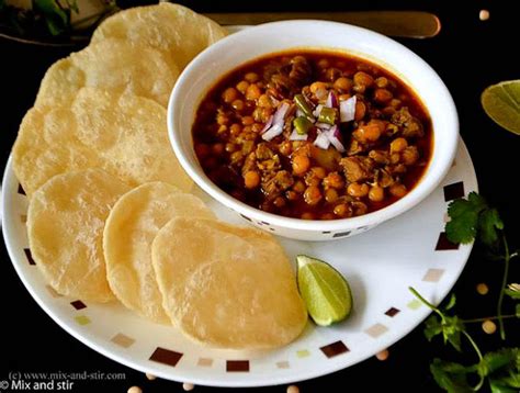 Mix And Stir Mangsher Ghugni Dried Yellow Peas Cooked With Small