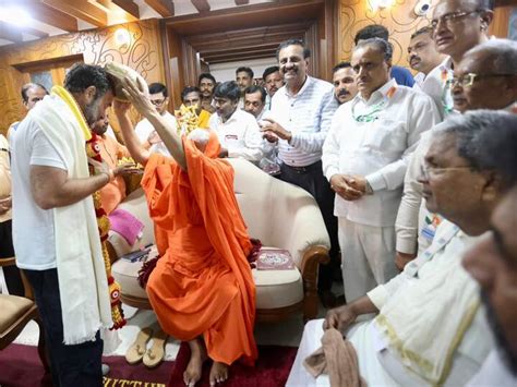 In Pics Bharat Jodo Yatra Rahul Gandhi Visits Suttur Mutt Masjid E