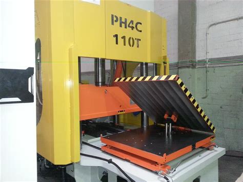 110 Tonnen Tuschierpresse HIDRALMAC PH4C Hidrobrasil GmbH