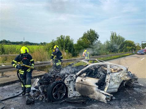 Pkw Brand Nach Verkehrsunfall Eins Tze Freiwillige Feuerwehr